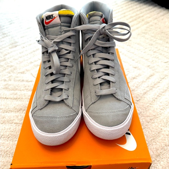 Like New! Nike Mid Blazer ‘77 Grey Suede Men’s 10.5 / Women’s 12 - Picture 2 of 7